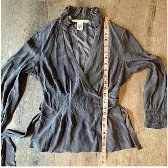 Diane Von Furstenburg Gray Silk Wrap 6 EUC - Picture 8 of 9